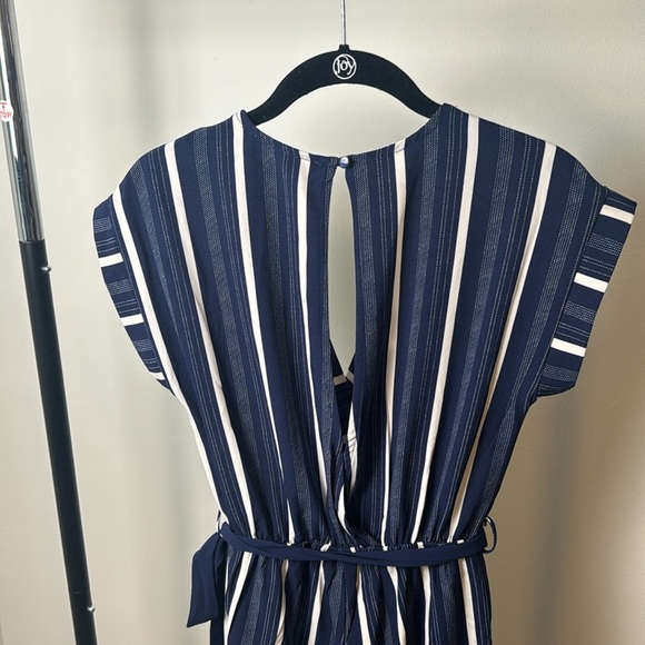 Monteau Navy and White Short Sleeve Belted Striped Open Back Jumpsuit Size Small - Picture 6 of 7